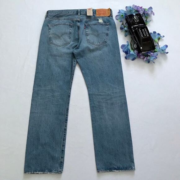 Levi's NWOT 501 Light Wash Distressed Straight Jeans Men 36 x 32 - Picture 6 of 10
